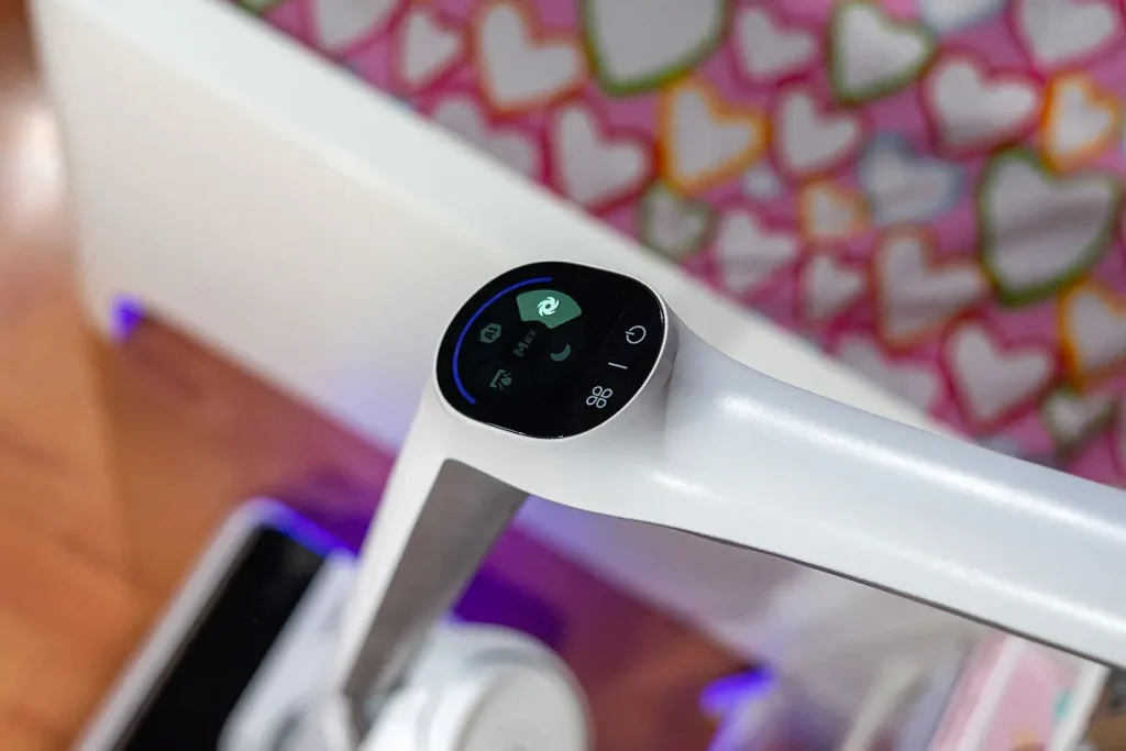 Panel sterowania odkurzacza myjącego Tefal X-Clean 10 GF7540 z aktywnym trybem Turbo podświetlonym na zielono