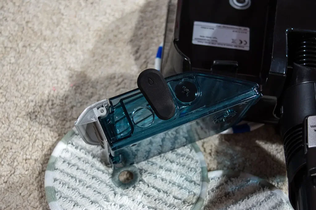 Wyjęty transparentny zbiornik na wodę 180 ml głowicy AeroSpin Aqua odkurzacza Tefal X-Force Flex 16.60